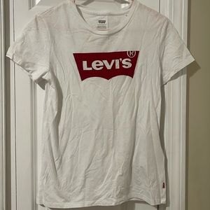 💙Levi’s tee NEVER WORN